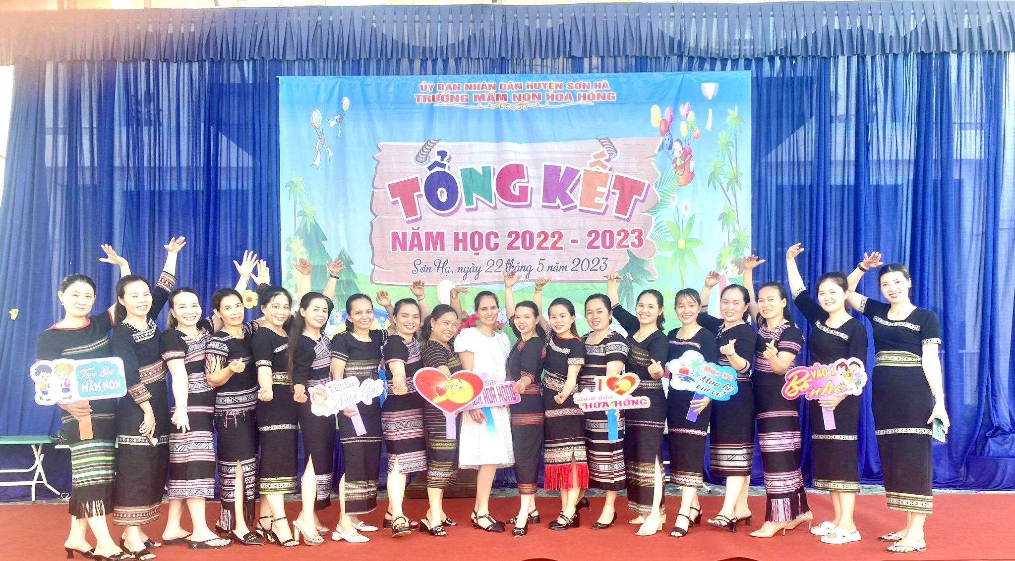 Bài hát: Em là cô giáo vùng cao. Trình bày: Hồng Sâm